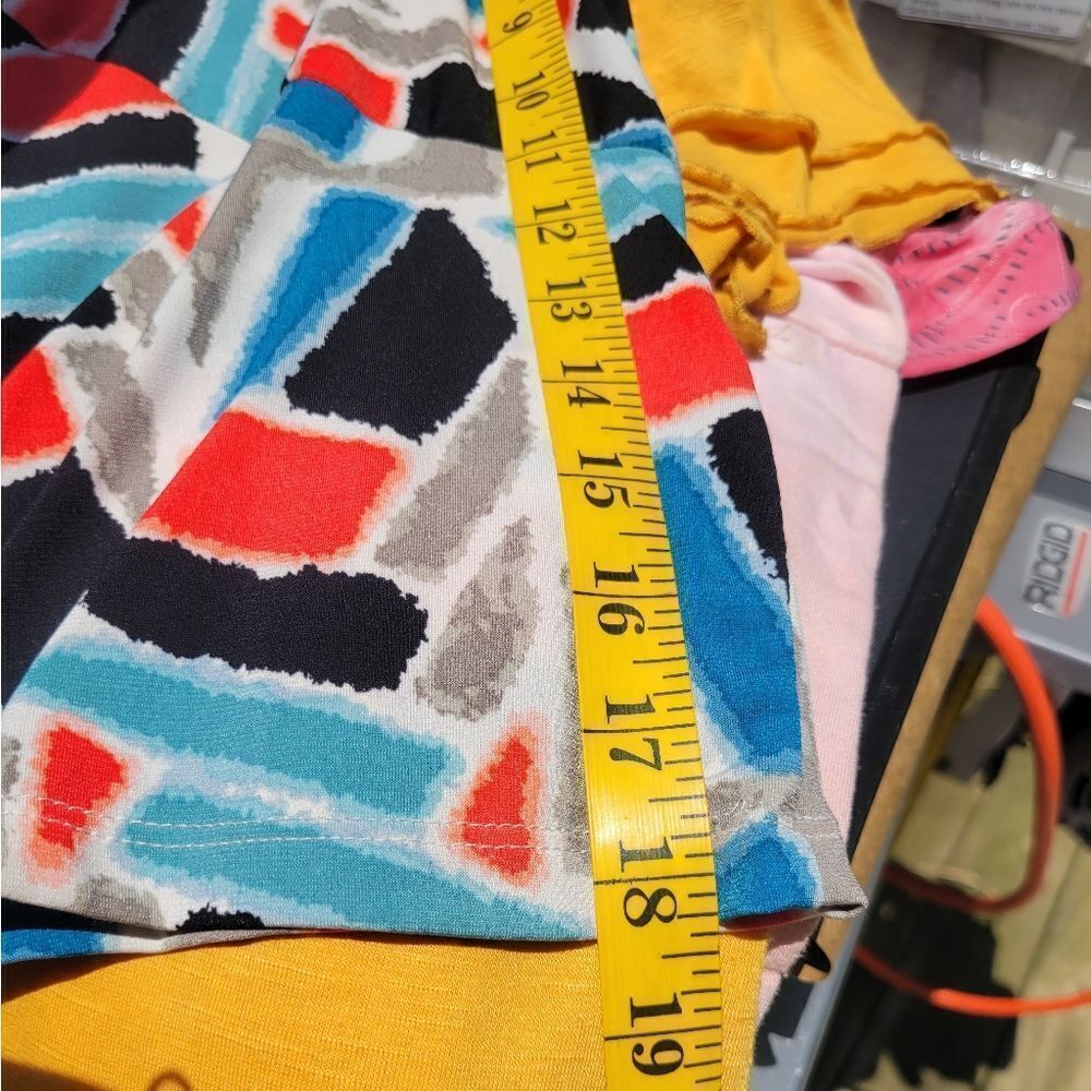 Multicolor V-neck Tunic - Picture 10 of 10